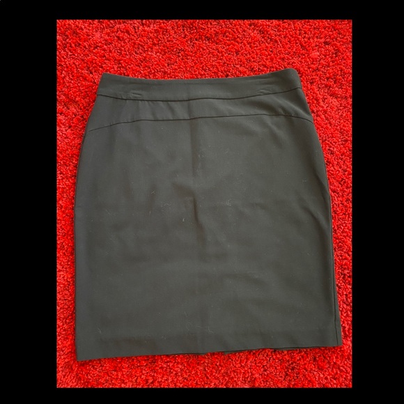 Black ✏️ Skirt - Picture 1 of 2